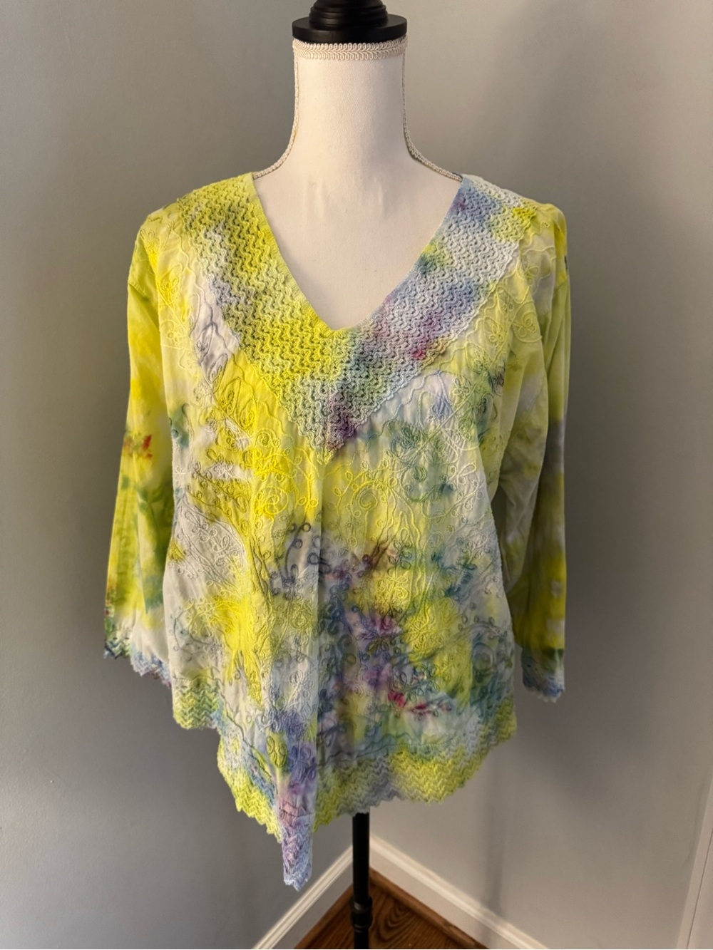 Boho hand crafted tie dye blouse. Yellow & gray V Neck. Size L